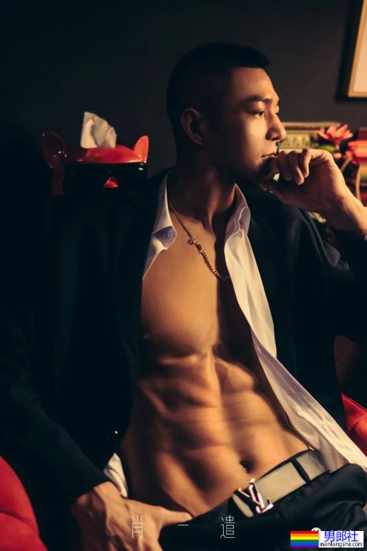 大肌8%体脂医生拍写真大片，网友直呼新老公超可！ - 51虹马