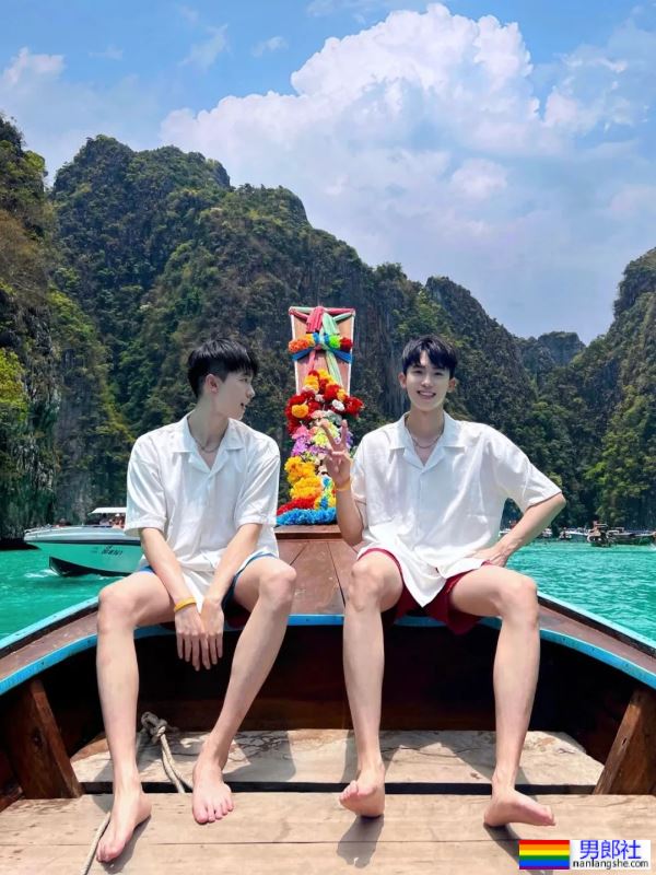 两个大长腿帅哥 - 51虹马