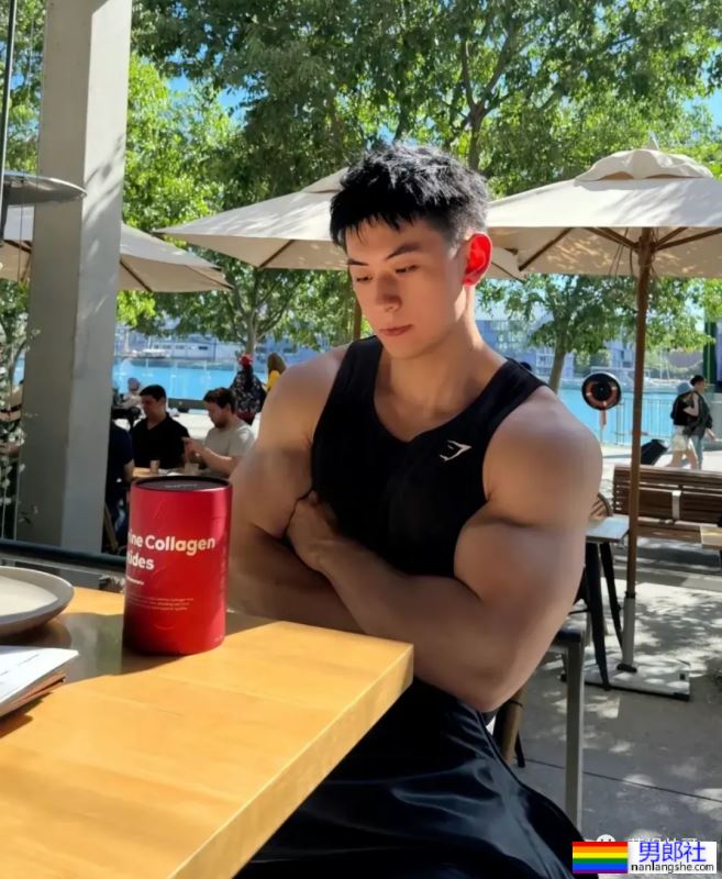 半夜打车偶遇不穿衣服的肌肉司机？ - 51虹马