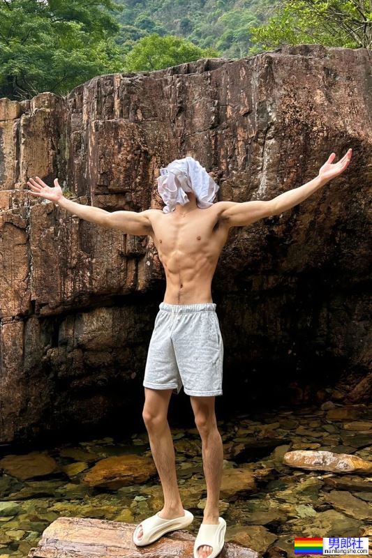 浙江183CM的男模，穿灰裤子真好看！ - 51虹马