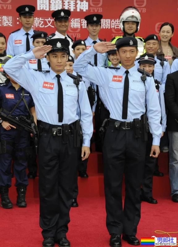 香港先生因《新闻女王》翻红，早期泳装照立马就被扒了出来！ - 51虹马