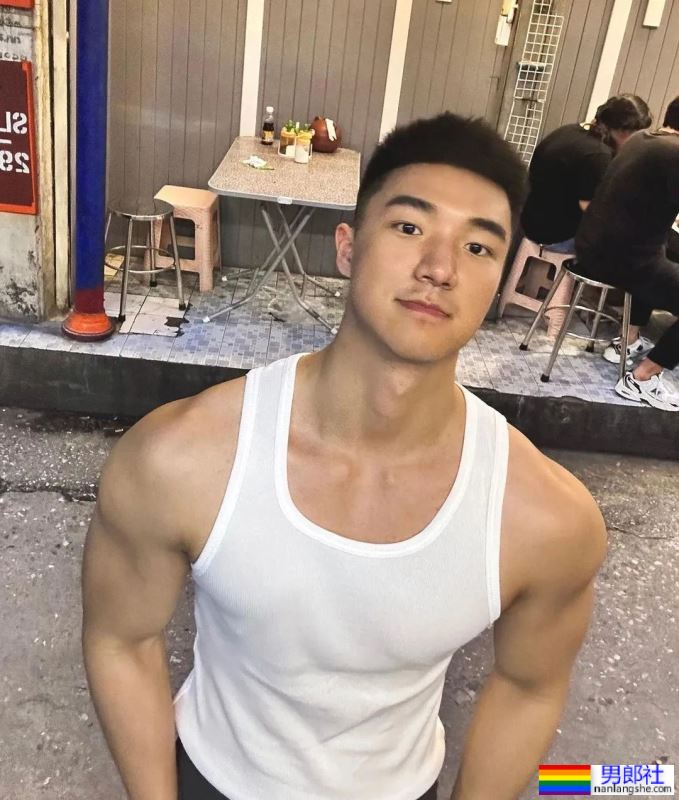 火到湾湾！被称浓眉肌肉底迪的他也太可了！ - 51虹马