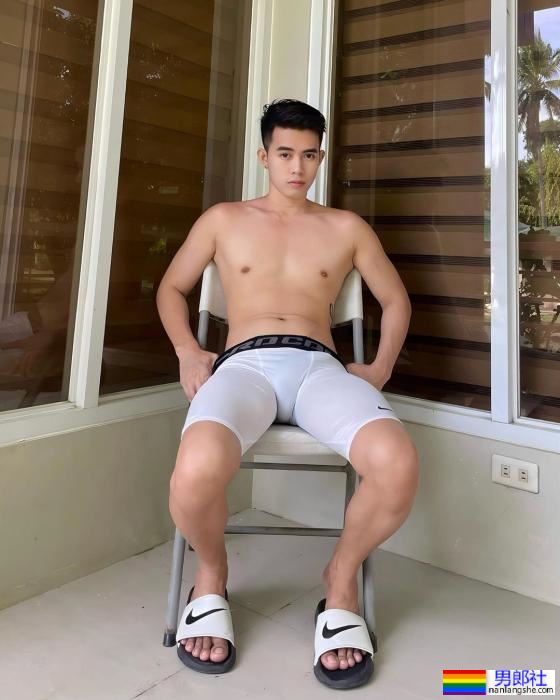 全裸晒内裤最自在! 菲律宾甜甜奶油弟:Van Trojan Umali - 51虹马 全裸晒内裤最自在! 菲律宾甜甜奶油弟:Van Trojan Umali - 51虹马