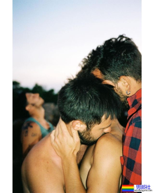 支配属性与「绿帽癖」的禁忌互动！ 霸道猛肌的同志族群：拜肌猛牛 - 51虹马