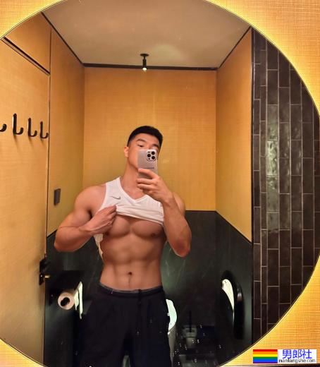 需要你好好喂饱他！ 浓眉肌肉底迪：Henry - 51虹马