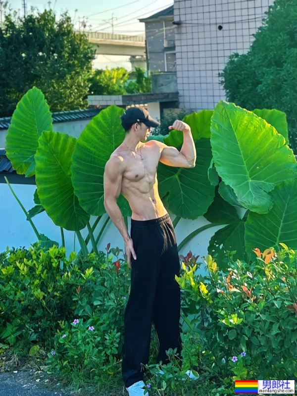 浙江183CM的男模，穿灰裤子真好看！ - 51虹马