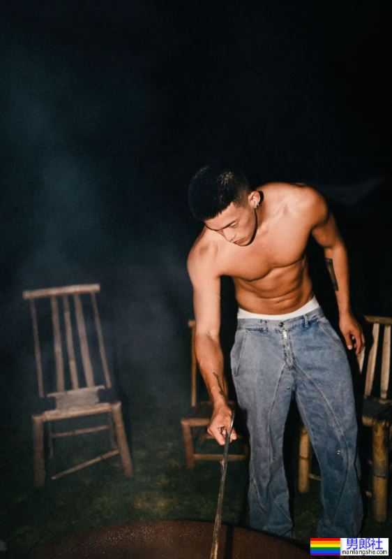 黑皮性张力天菜拍写真,我一个直男都醉了! - 51虹马 黑皮性张力天菜拍写真,我一个直男都醉了! - 51虹马