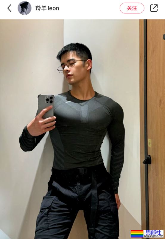 迪卡侬男孩火了！大胸肌帅哥都跑去他家更衣室自拍了！ - 51虹马