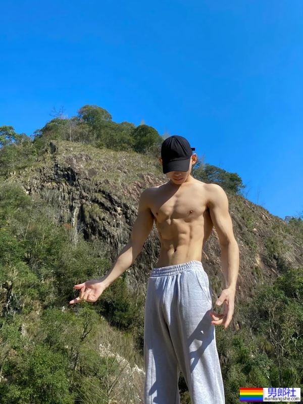 浙江183CM的男模，穿灰裤子真好看！-51虹马