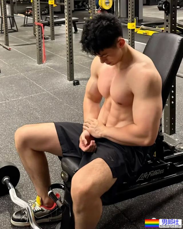 半夜打车偶遇不穿衣服的肌肉司机？ - 51虹马