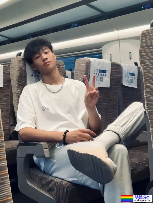 身高203，黑皮篮球体育生 - 51虹马