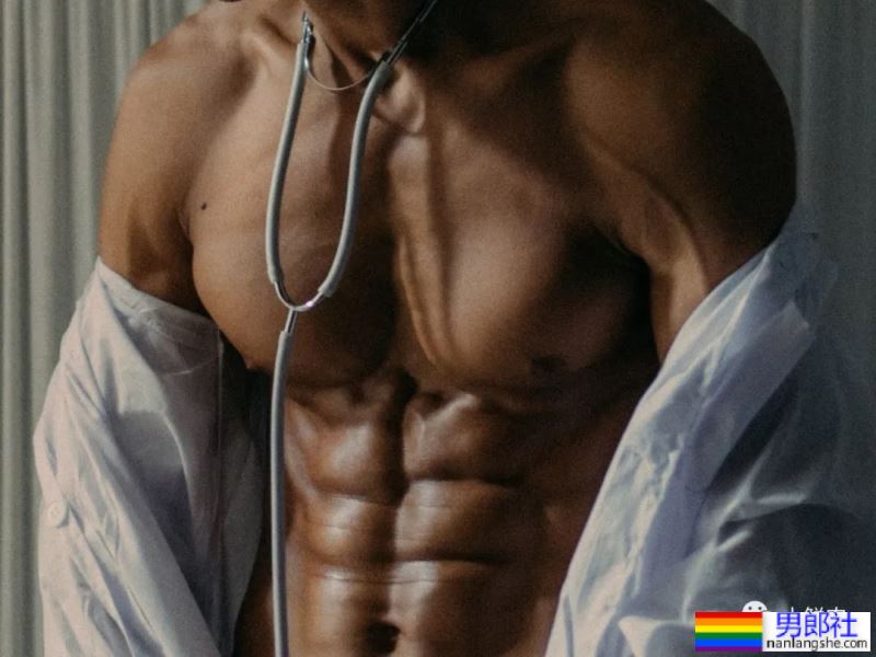 大肌8%体脂医生拍写真大片，网友直呼新老公超可！ - 51虹马