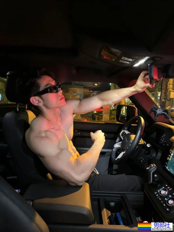 半夜打车偶遇不穿衣服的肌肉司机？-51虹马