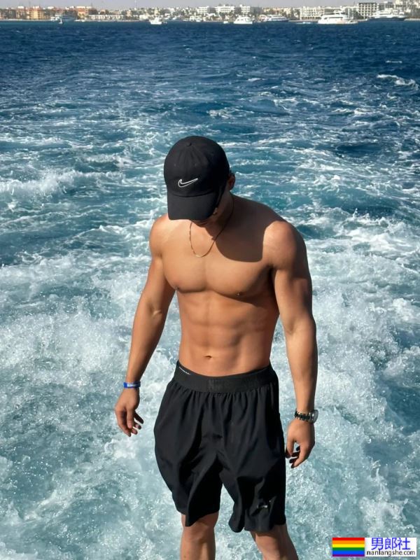 黑皮壮硕肌肉帅哥 - 51虹马