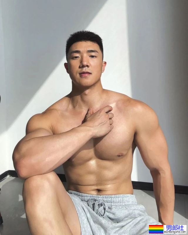 火到湾湾！被称浓眉肌肉底迪的他也太可了！ - 51虹马