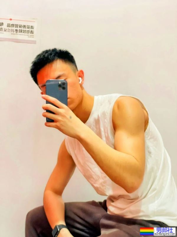 可爱奶狼 私下玩很大 - 51虹马