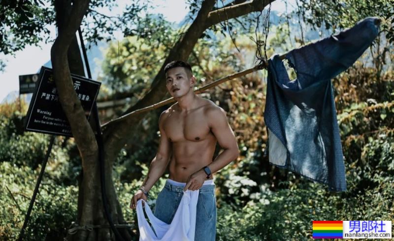 黑皮性张力天菜拍写真,我一个直男都醉了! - 51虹马 黑皮性张力天菜拍写真,我一个直男都醉了! - 51虹马