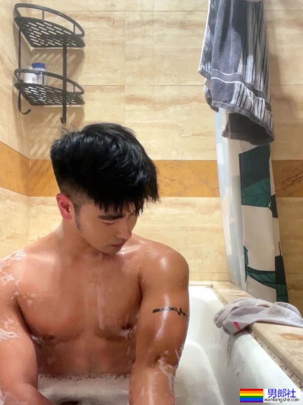 馋坏了，白袜黑皮体育生-51虹马