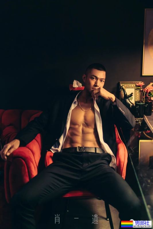 大肌8%体脂医生拍写真大片，网友直呼新老公超可！ - 51虹马