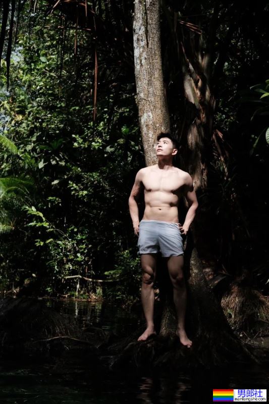 183cm斯文帅气正装男同事，私底下拍照居然这么野？！ - 51虹马