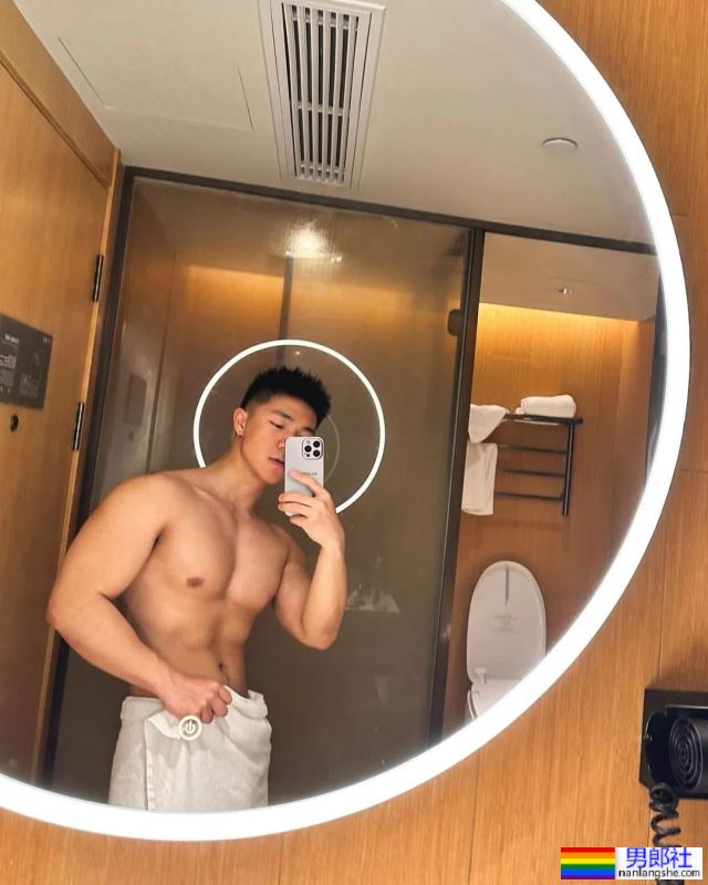 火到湾湾！被称浓眉肌肉底迪的他也太可了！ - 51虹马