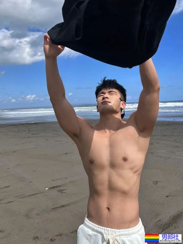 馋坏了，白袜黑皮体育生 - 51虹马