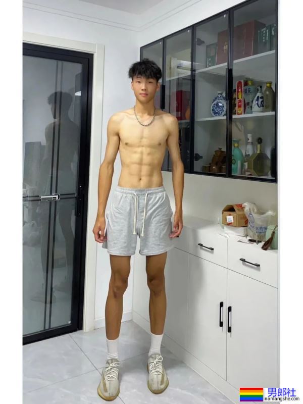 身高203，黑皮篮球体育生 - 51虹马