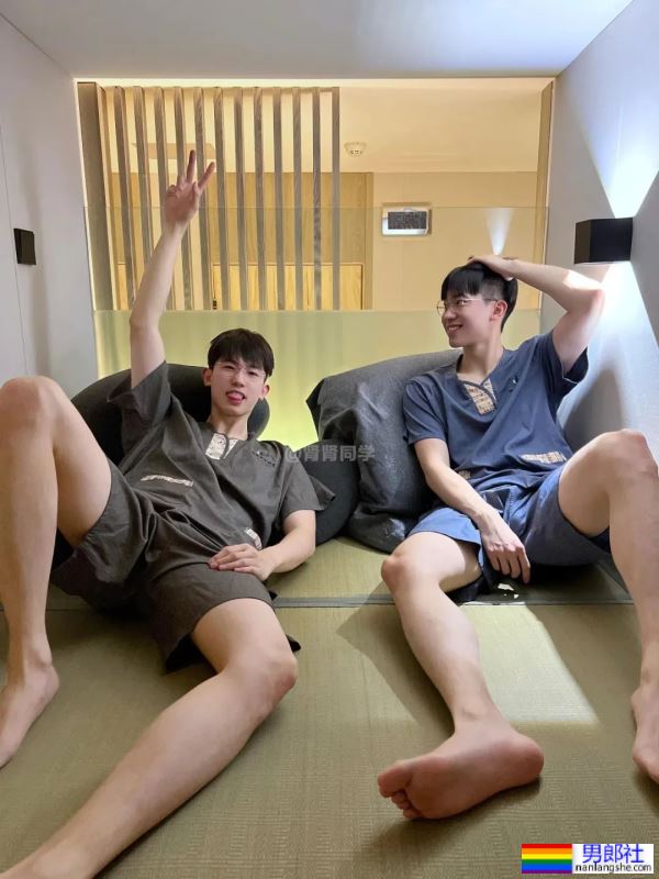 两个大长腿帅哥 - 51虹马