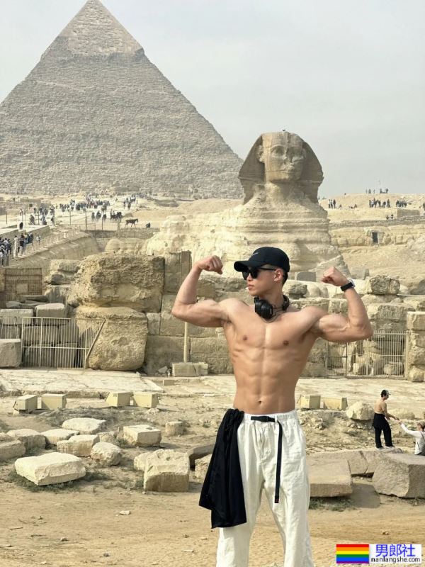 黑皮壮硕肌肉帅哥 - 51虹马