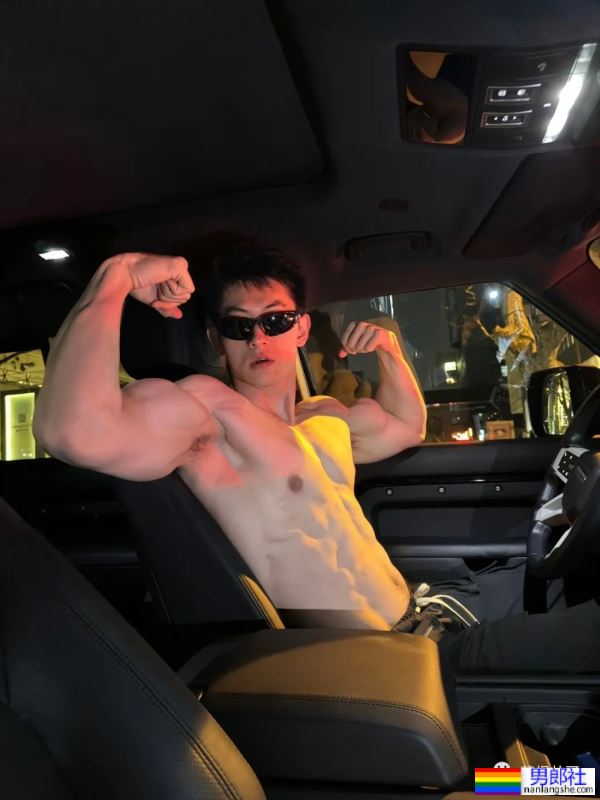 半夜打车偶遇不穿衣服的肌肉司机？ - 51虹马