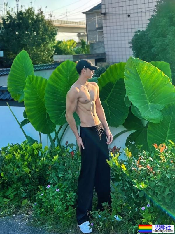 浙江183CM的男模，穿灰裤子真好看！ - 51虹马