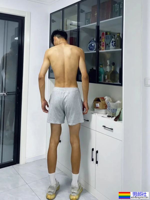 身高203，黑皮篮球体育生 - 51虹马