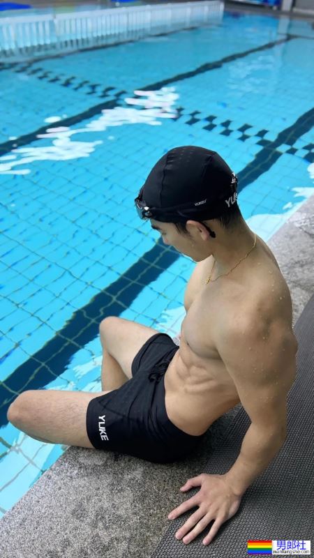 浙江183CM的男模，穿灰裤子真好看！ - 51虹马