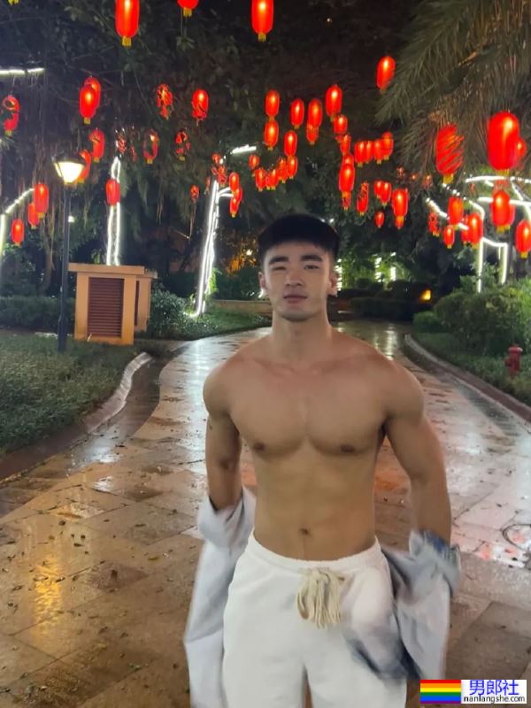 馋坏了，白袜黑皮体育生 - 51虹马