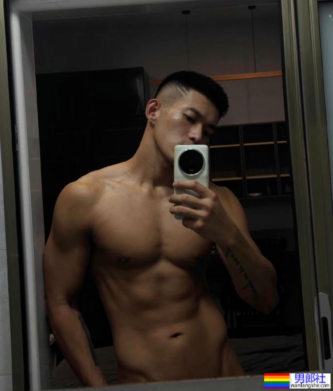 黑皮性张力天菜拍写真,我一个直男都醉了! - 51虹马 黑皮性张力天菜拍写真,我一个直男都醉了! - 51虹马