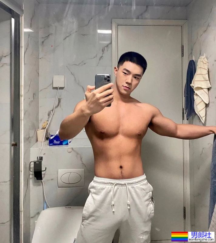 火到湾湾！被称浓眉肌肉底迪的他也太可了！ - 51虹马