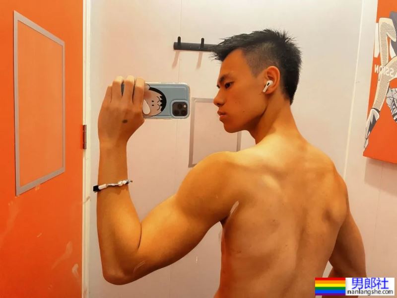 可爱奶狼 私下玩很大 - 51虹马