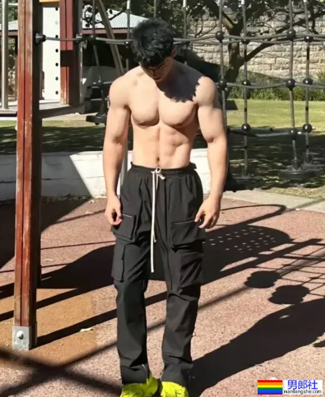 半夜打车偶遇不穿衣服的肌肉司机？ - 51虹马