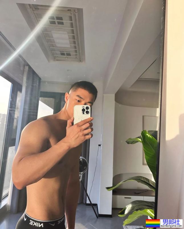 火到湾湾！被称浓眉肌肉底迪的他也太可了！ - 51虹马