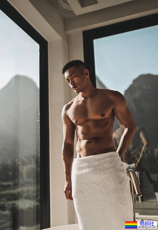 黑皮性张力天菜拍写真,我一个直男都醉了! - 51虹马 黑皮性张力天菜拍写真,我一个直男都醉了! - 51虹马