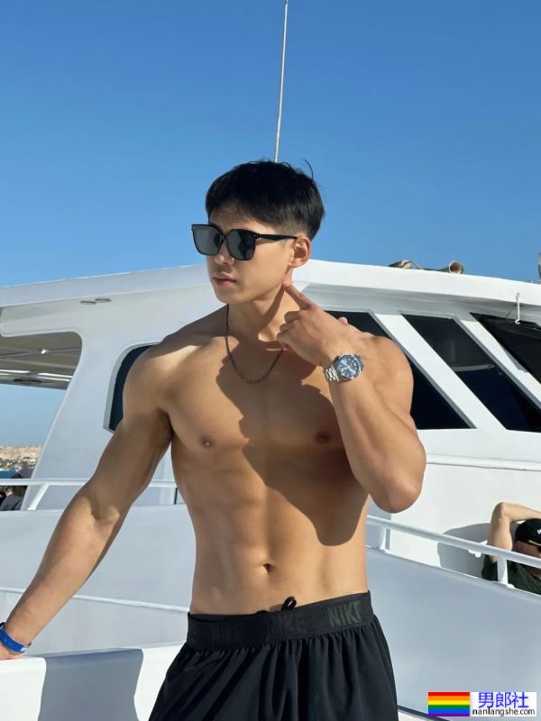 黑皮壮硕肌肉帅哥-51虹马