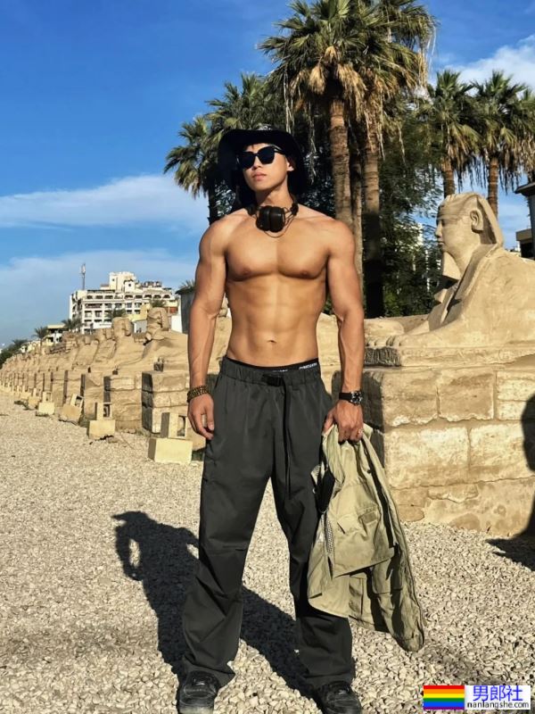 黑皮壮硕肌肉帅哥 - 51虹马