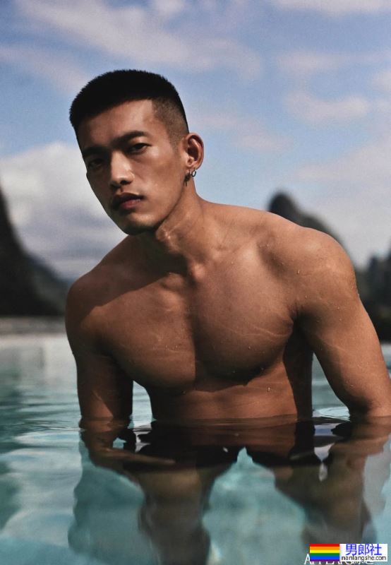 黑皮性张力天菜拍写真,我一个直男都醉了! - 51虹马 黑皮性张力天菜拍写真,我一个直男都醉了! - 51虹马