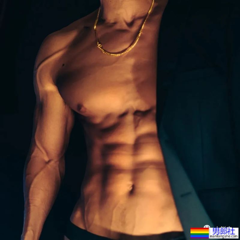 大肌8%体脂医生拍写真大片，网友直呼新老公超可！ - 51虹马