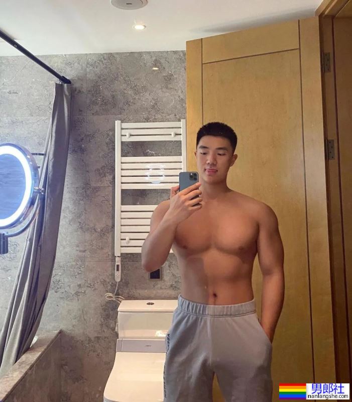 火到湾湾！被称浓眉肌肉底迪的他也太可了！ - 51虹马