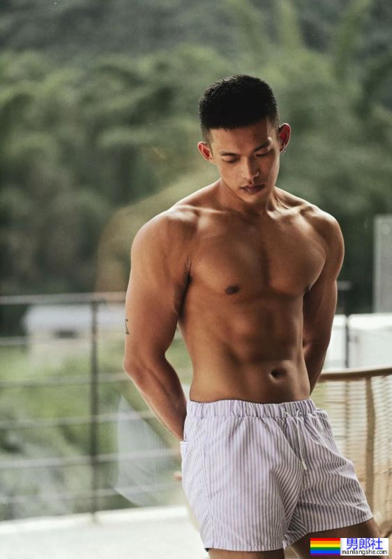 黑皮性张力天菜拍写真,我一个直男都醉了! - 51虹马 黑皮性张力天菜拍写真,我一个直男都醉了! - 51虹马