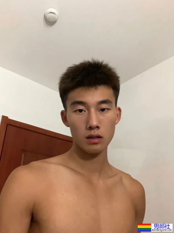 山东的“男高”长这样？薄肌体育生谁抵得住？ - 51虹马