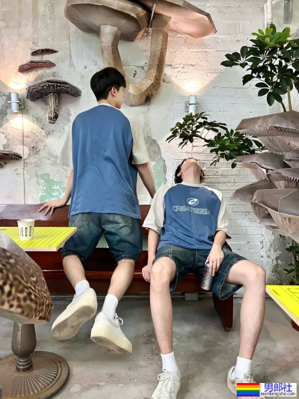 两个大长腿帅哥 - 51虹马