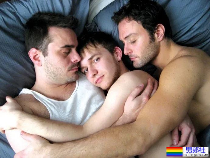 支配属性与「绿帽癖」的禁忌互动！ 霸道猛肌的同志族群：拜肌猛牛 - 51虹马