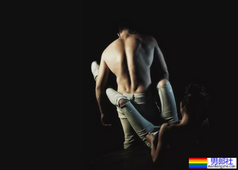 支配属性与「绿帽癖」的禁忌互动！ 霸道猛肌的同志族群：拜肌猛牛 - 51虹马